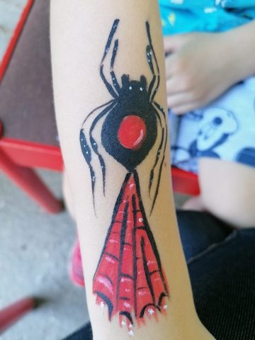 Animino slika pauka oslikano bojama za face painting