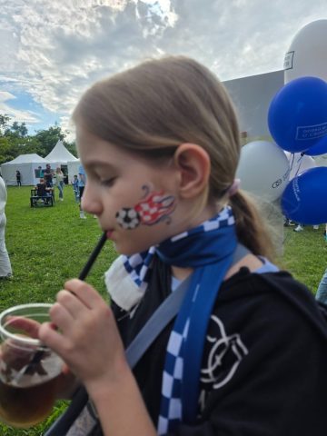 face-painting-hrvatska-reprezentacija Oslikavanje lica s motivom Hrvatske i nogometne lopte za navijački event