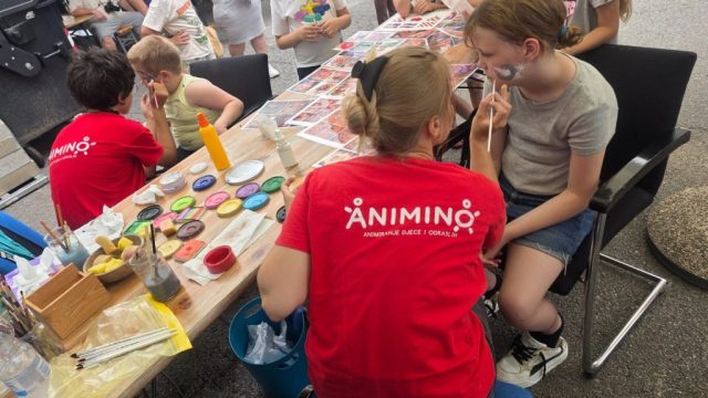 istaknuta-slika-navijacki-face-painting-animino Animino oslikavanje lica za djecu na javnom događanju