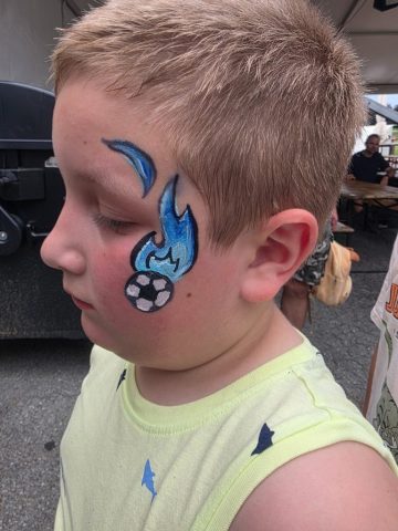 svjetsko-nogometno-prvenstvo-face-painting Djeca s navijačkim face painting motivima Hrvatske