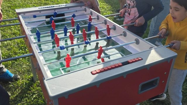 Djeca igraju stolni nogomet na Family day programu u organizaciji Animina