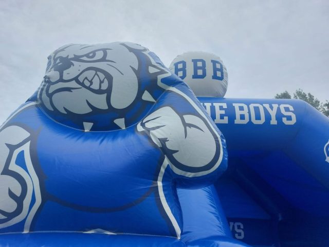 Napuhanac Bad Blue Boys s motivom buldoga za dječje evente i sportske tematske zabave