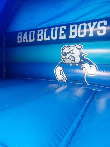 Unutrašnjost BBB napuhanca s motivom Bad Blue Boys za dječju igru i skakanje